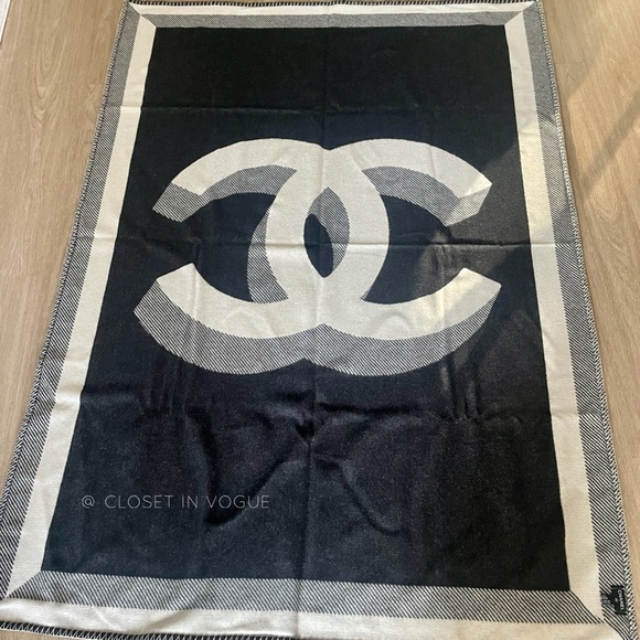 Chanel Blanket Throw CC Logo - Picture 6 of 12